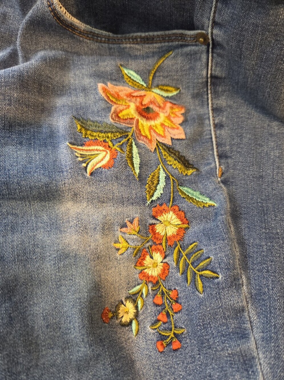 Old Navy Rockstar Floral Embroidered Mid-Rise Skinny Jeans Size 12 ~ Pre-Owned - Picture 7 of 11
